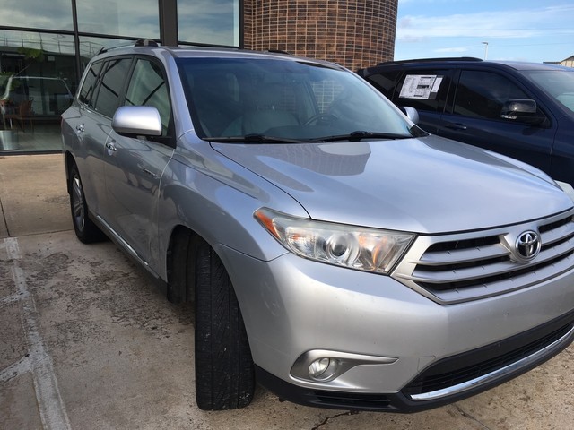 Pre Owned 2011 Toyota Highlander Front Wheel Drive Suv Offsite Location